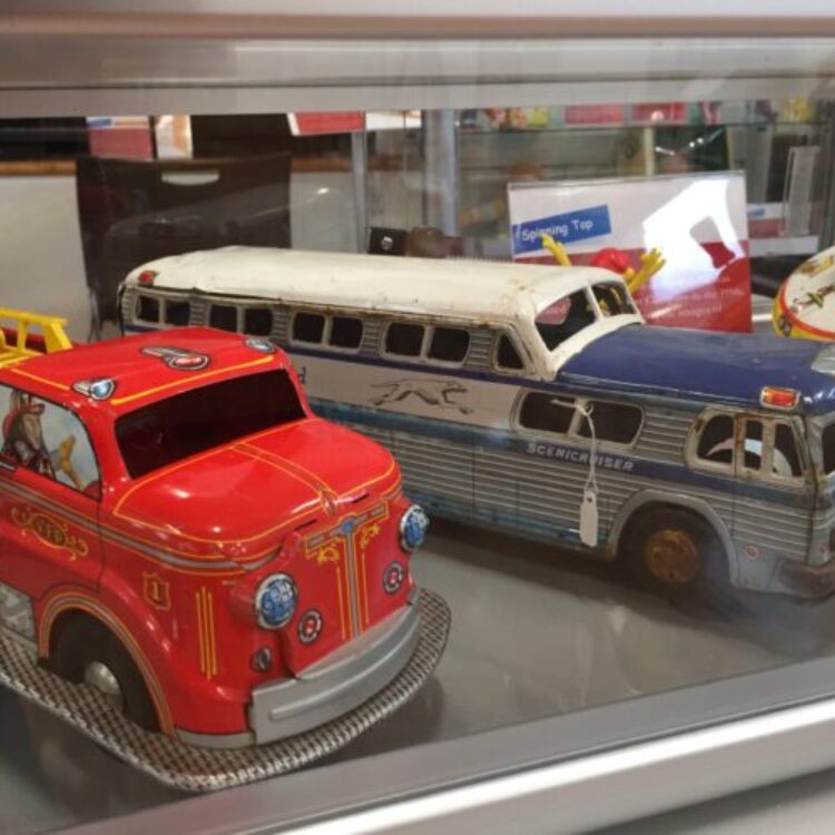 Tin Toys Photo Tin Toys Photo